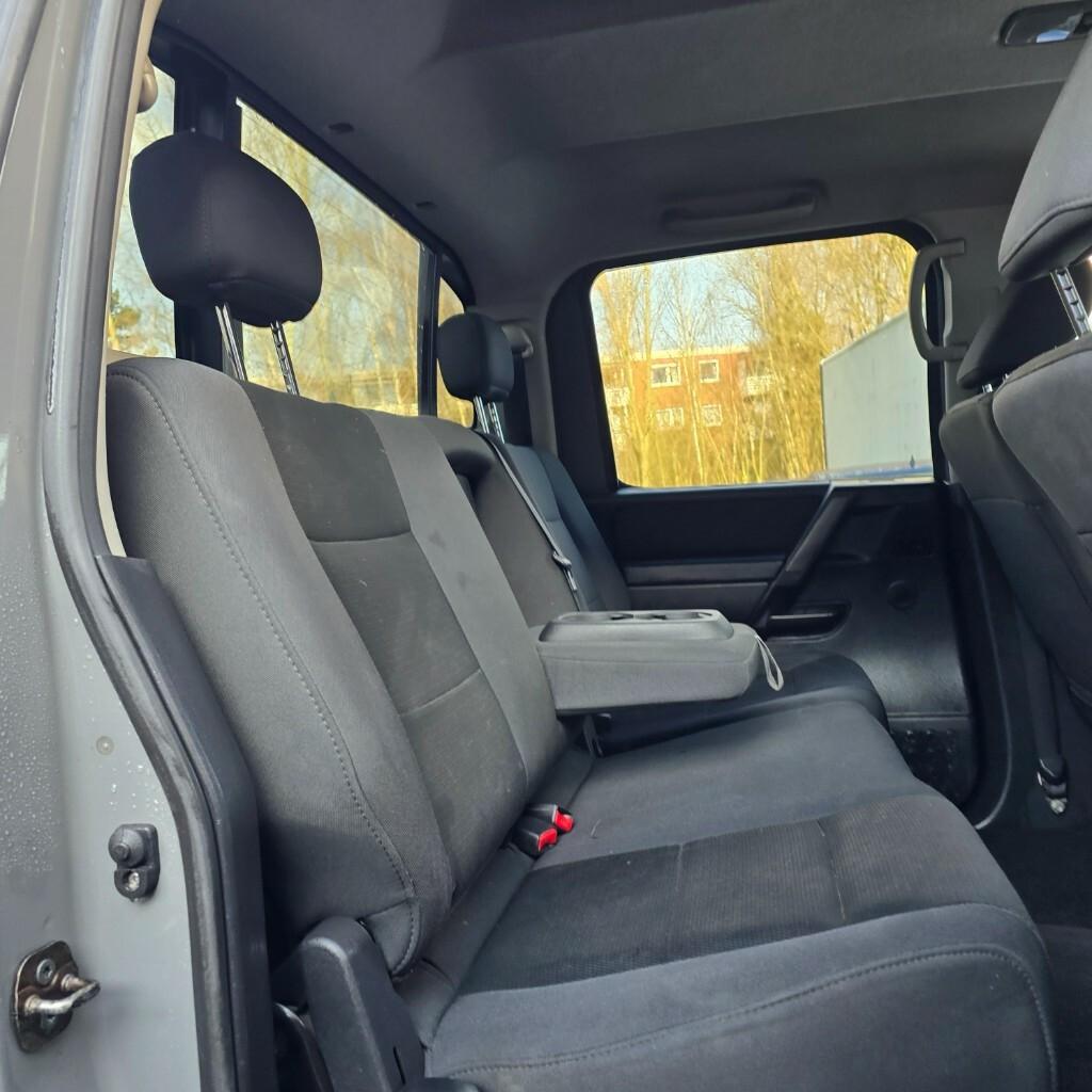 Nissan Titan 2011 — photo 13