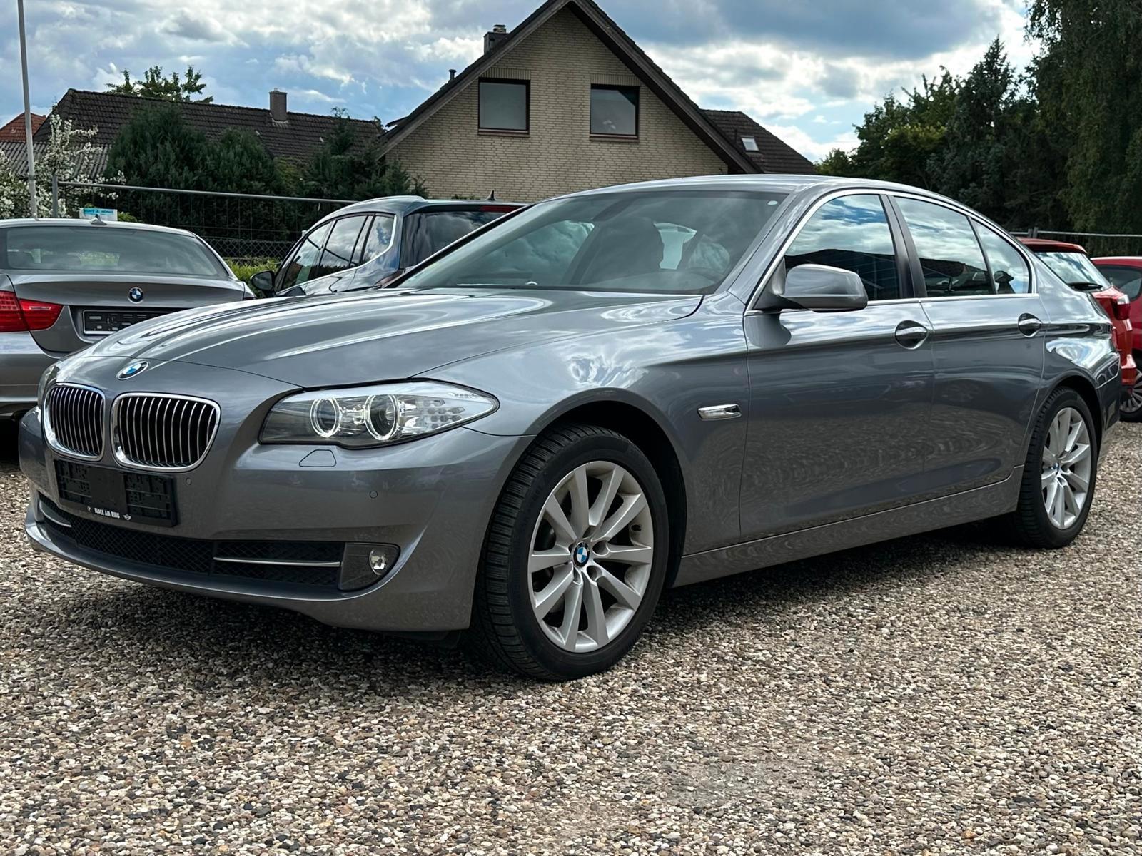 BMW 520d 1Hand Leder Xenon SHZ PDC S-Heft Automatik