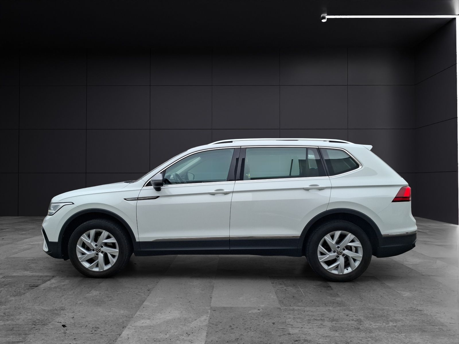 Fahrzeugabbildung Volkswagen Tiguan Allspace TDI Life DSG 4M LED Navi AID ACC