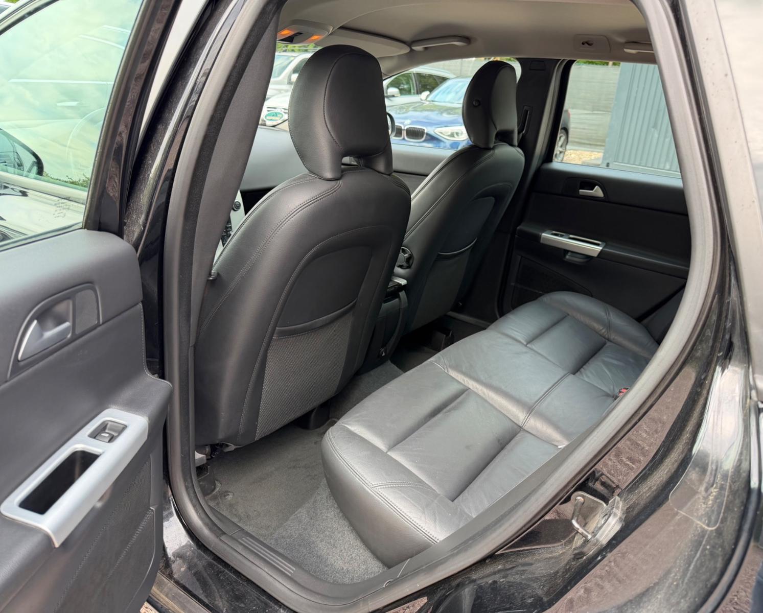 Volvo V50 2010 — photo 13