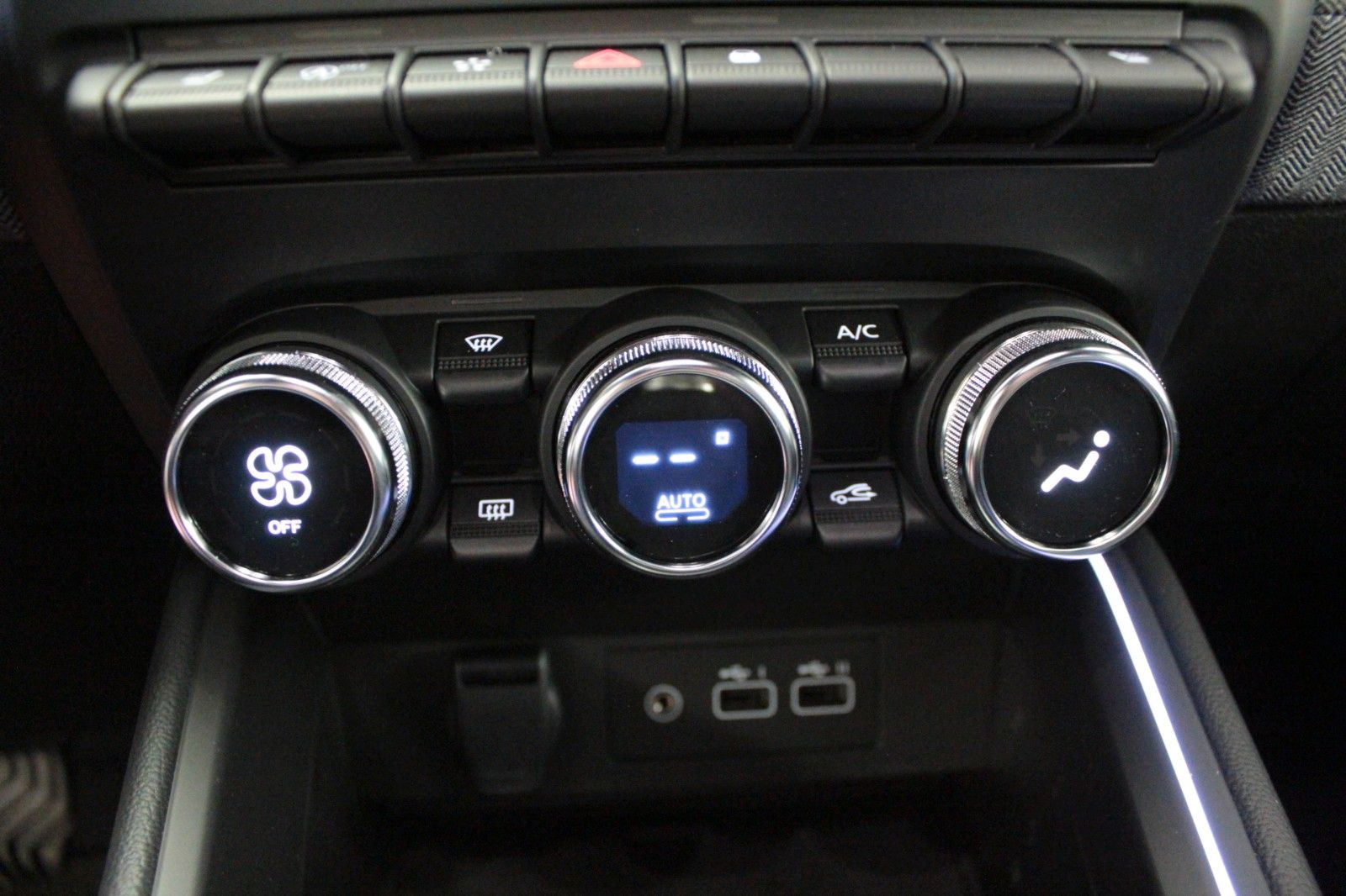 Fahrzeugabbildung Renault Clio TCe 90 Techno *Winter-*&*Look-Paket*