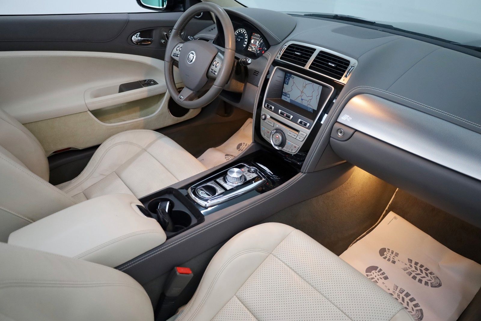 Fahrzeugabbildung Jaguar XKR Cabrio 5.0 V8 R Performance,Navi,SH+Lüftung