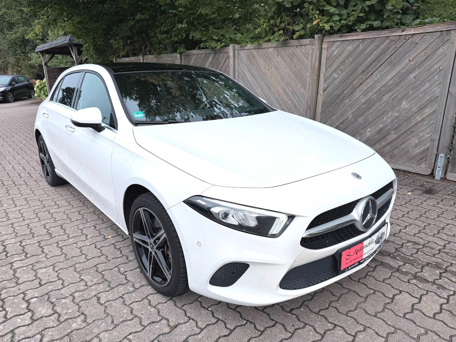 Mercedes-Benz A 250 e°Navigation°Parkass.°LED