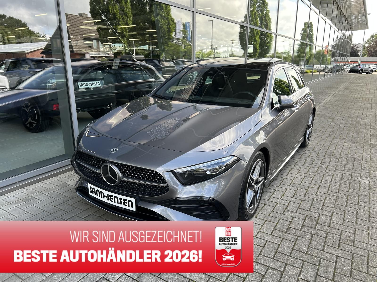 MERCEDES-BENZ A 200 AMG Line Premium Plus AHK HUD Distr Pano