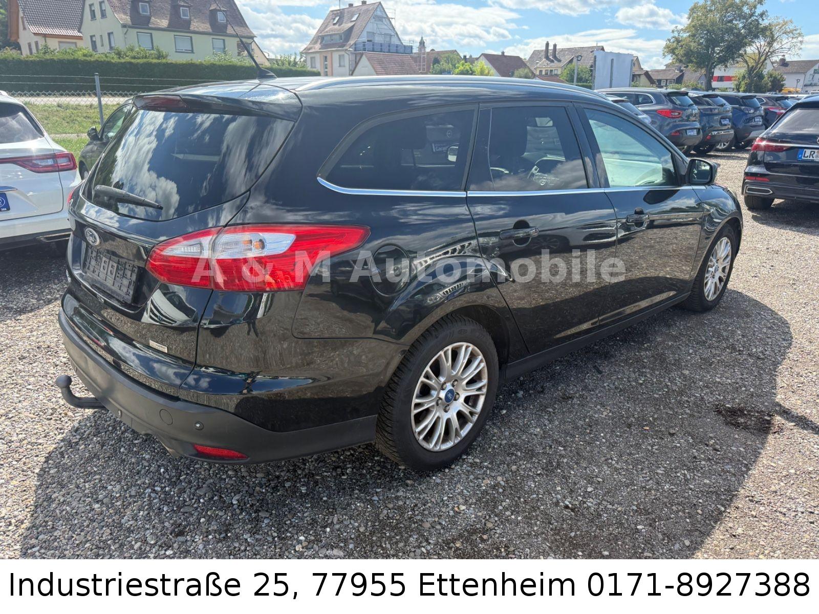 Ford Focus 2012 — rear view
