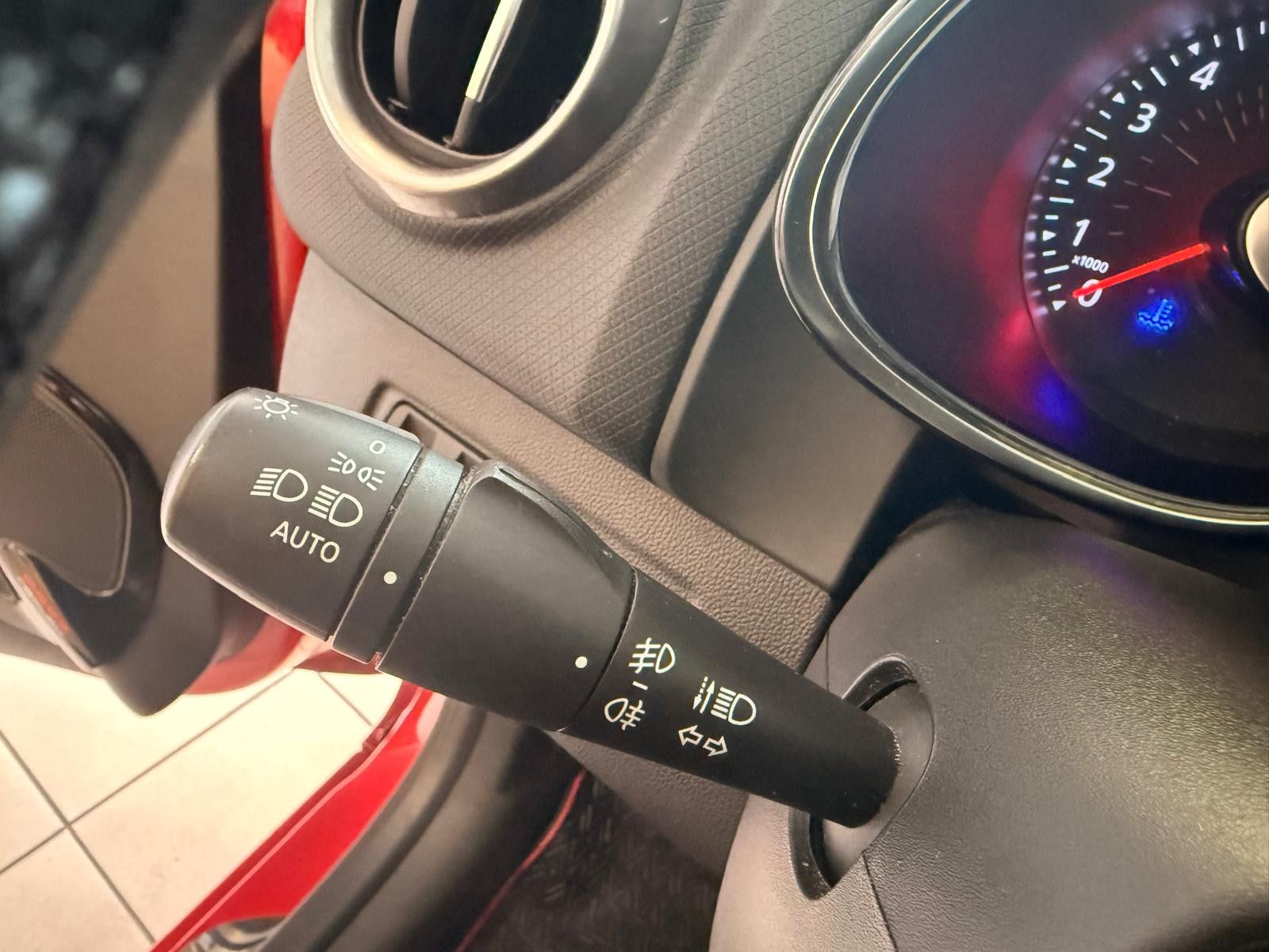 Fahrzeugabbildung Renault Clio IV Limited / KLIMA/ KEYLESS/TÜV SERVICE NEU