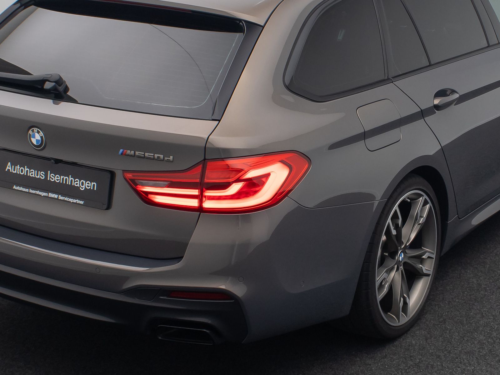 Fahrzeugabbildung BMW M550d xD Kamera AHK HUD SoftCl MassageDAB 20Zoll