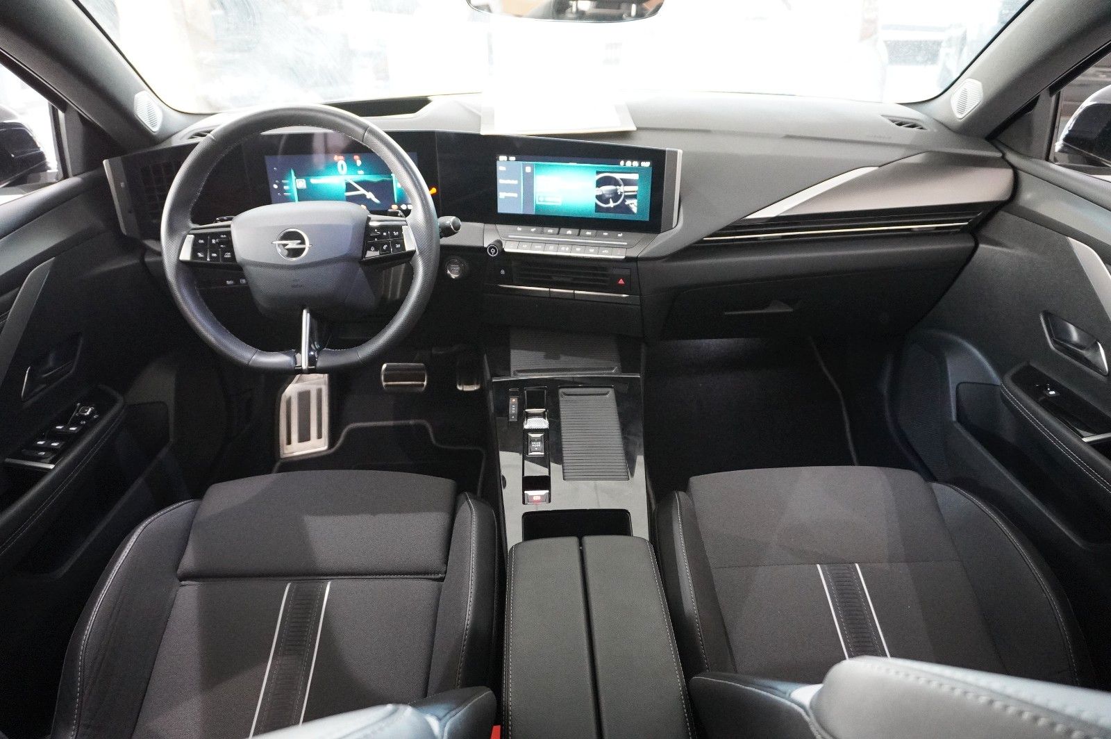 Fahrzeugabbildung Opel Astra L Lim. 1.6 HYBRID GS SPORT NAVI/360°/SPORT
