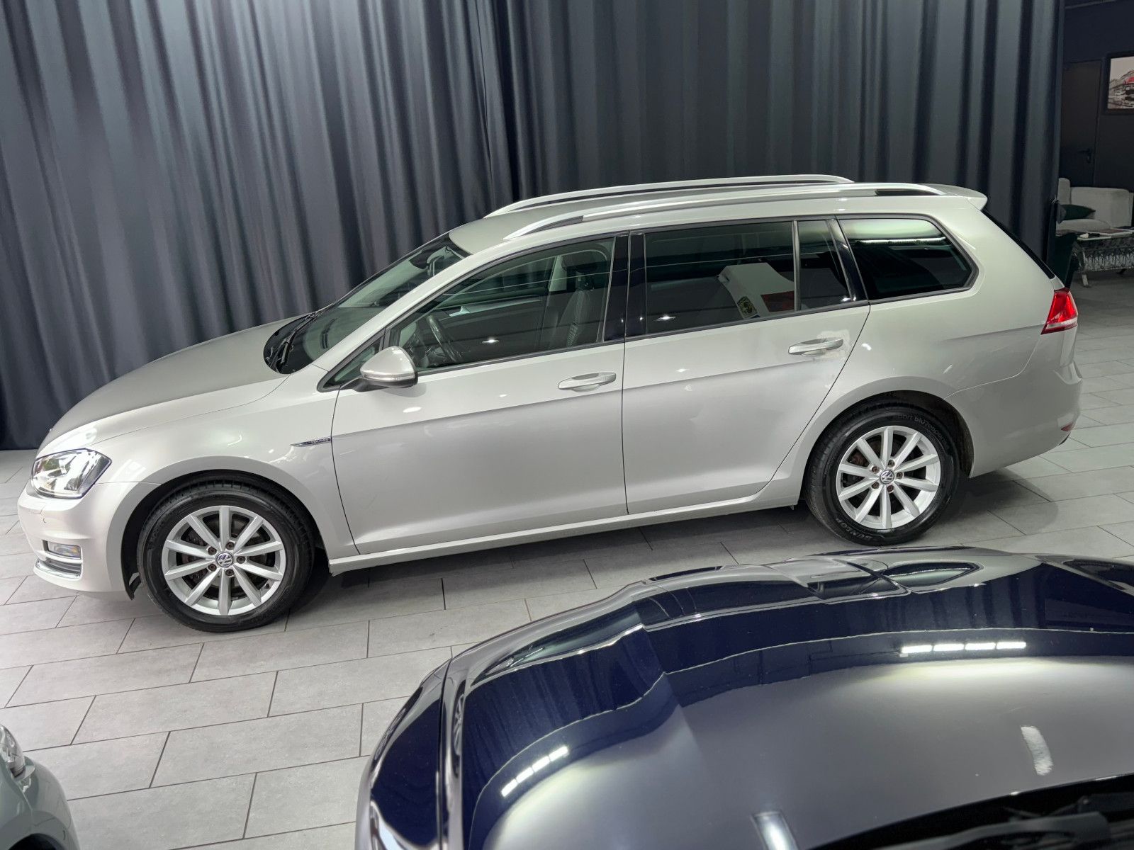 Fahrzeugabbildung Volkswagen Golf VII 2.0 TDI Variant Lounge BMT*TÜV 05/25*