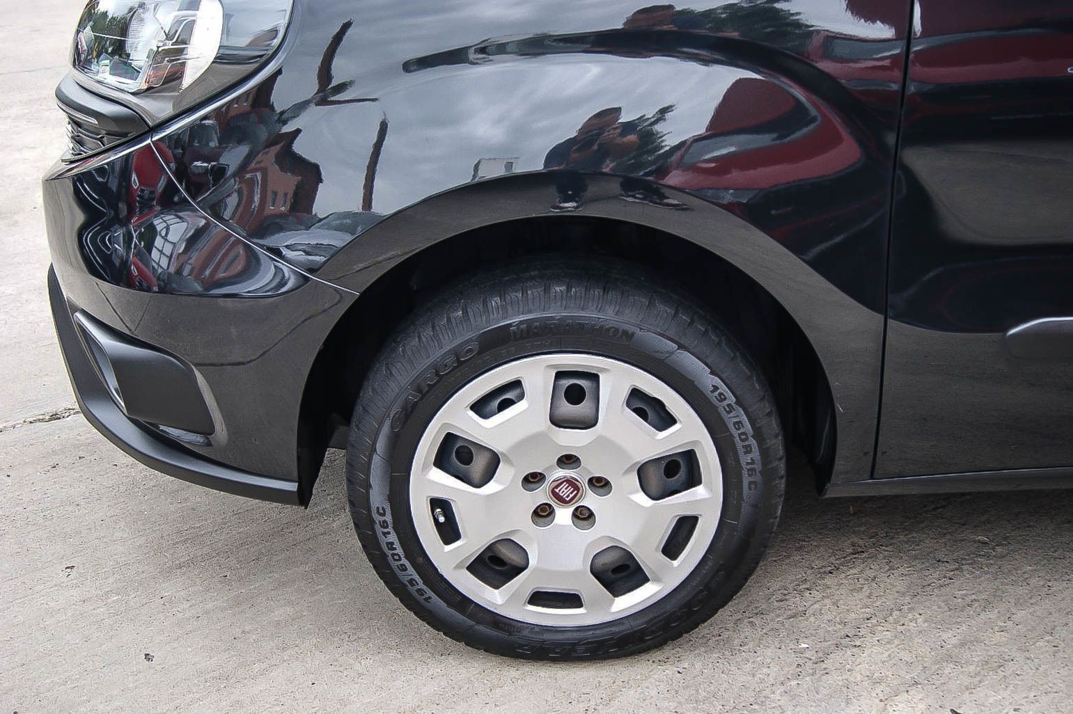Fahrzeugabbildung Fiat Doblo 1.4i SX Kombi Klima 5-Sitze 2xSchiebetüren