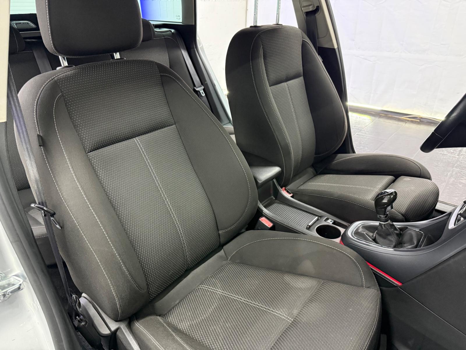 Opel Astra 2014 — photo 15