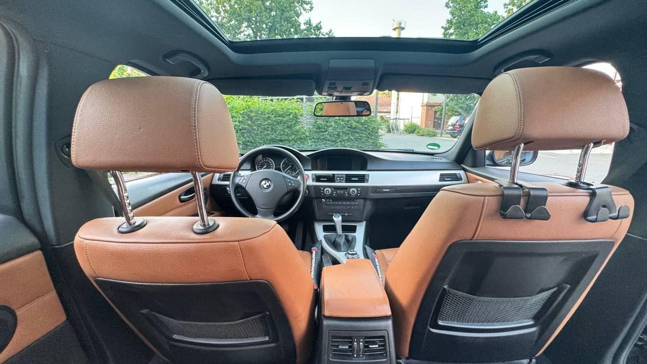 BMW 320 2010 — photo 7