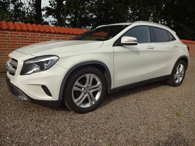 Mercedes-Benz GLA 220
