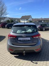 Hyundai ix20 FIFA world Cup Edition - Hyundai ix20 mit Benzin-Antrieb: Kleinbus, Automatik