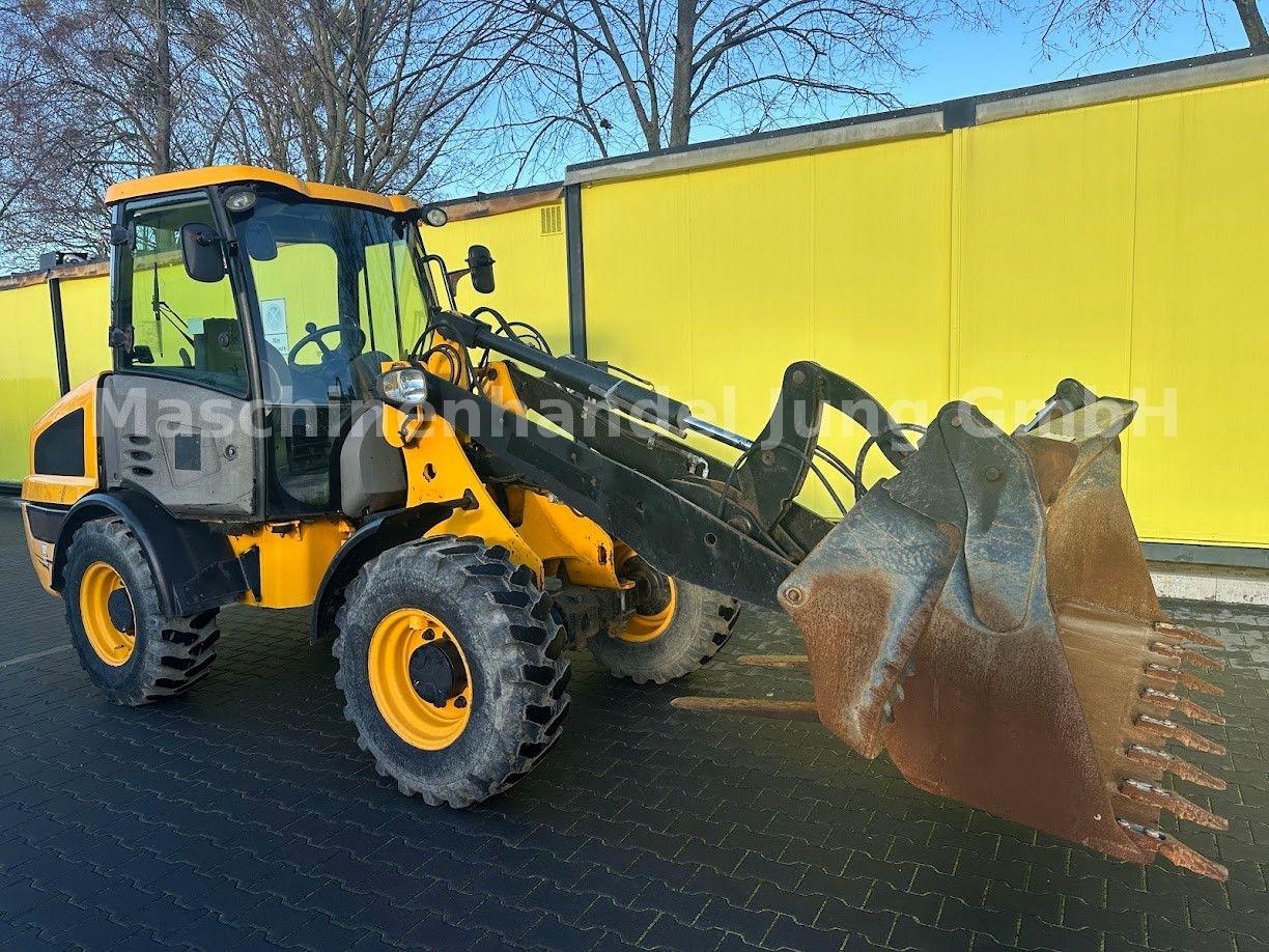 JCB 406T4