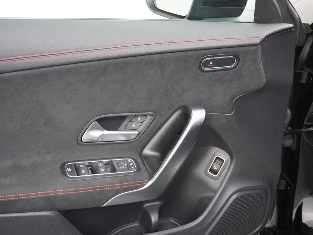 Mercedes-Benz CLA 180 Shooting Brake Star Edition AMG Line
