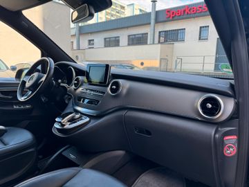 Mercedes V 220 - 10