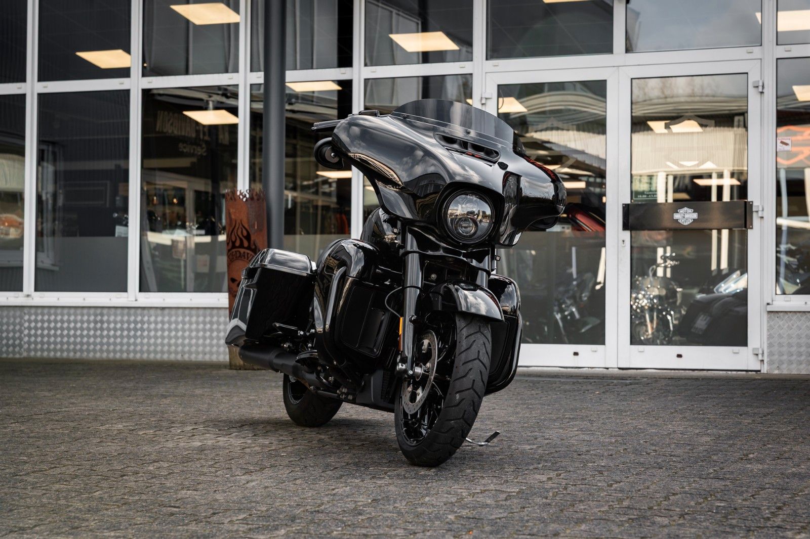 Fahrzeugabbildung Harley-Davidson STREET GLIDE SPECIAL 114 KESSTECH - LAST EDITION
