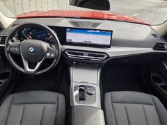 Fahrzeugabbildung BMW 320dA xDrive Touring Navi LED SiHz Tempo PDC AHK