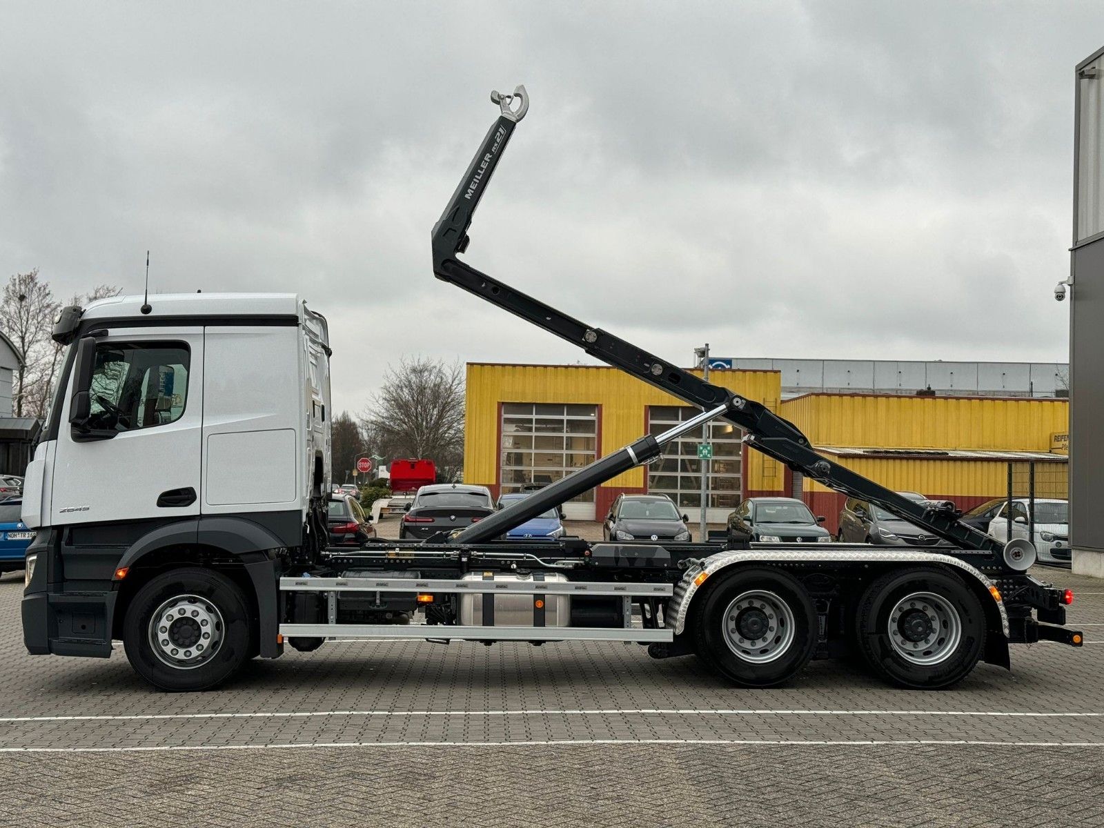 Fahrzeugabbildung Mercedes-Benz Actros 2645 6x4 Abrollkipper Meiller 21.65