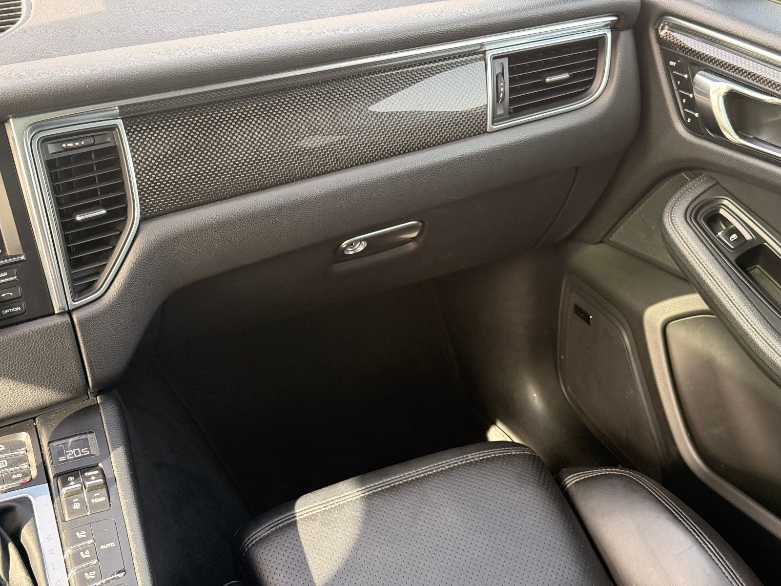 Fahrzeugabbildung Porsche Macan S Diesel/PANO/360°/MEMORY/SOUND/SHZ