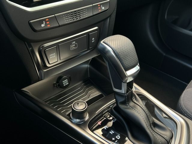 Fahrzeugabbildung KGM Tivoli Essential Automatic*Klima*Navi*ALU*MJ26