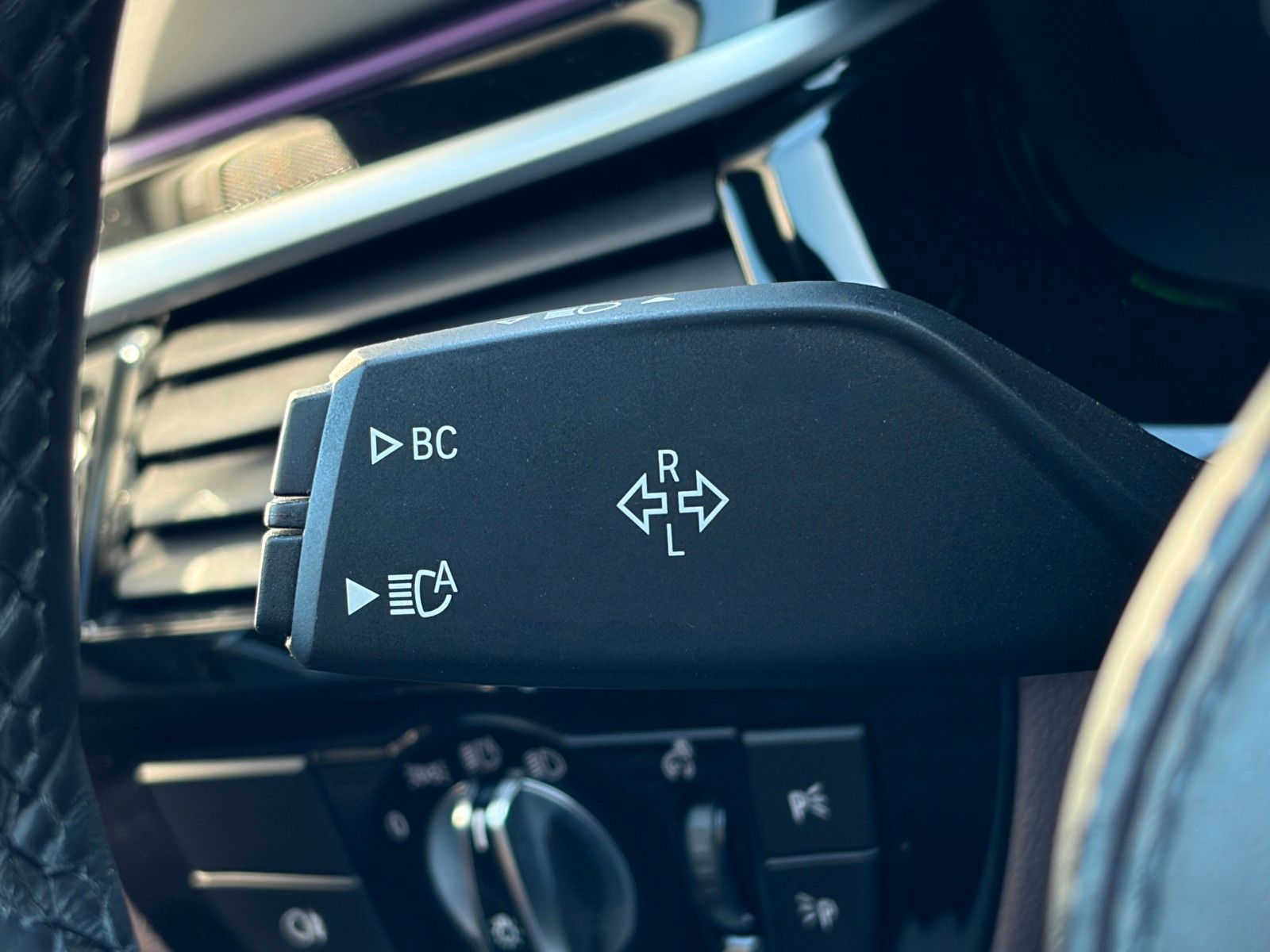 Fahrzeugabbildung BMW M550i xDr GSD Laser HuD 360° DAProf SBL H&K AHK