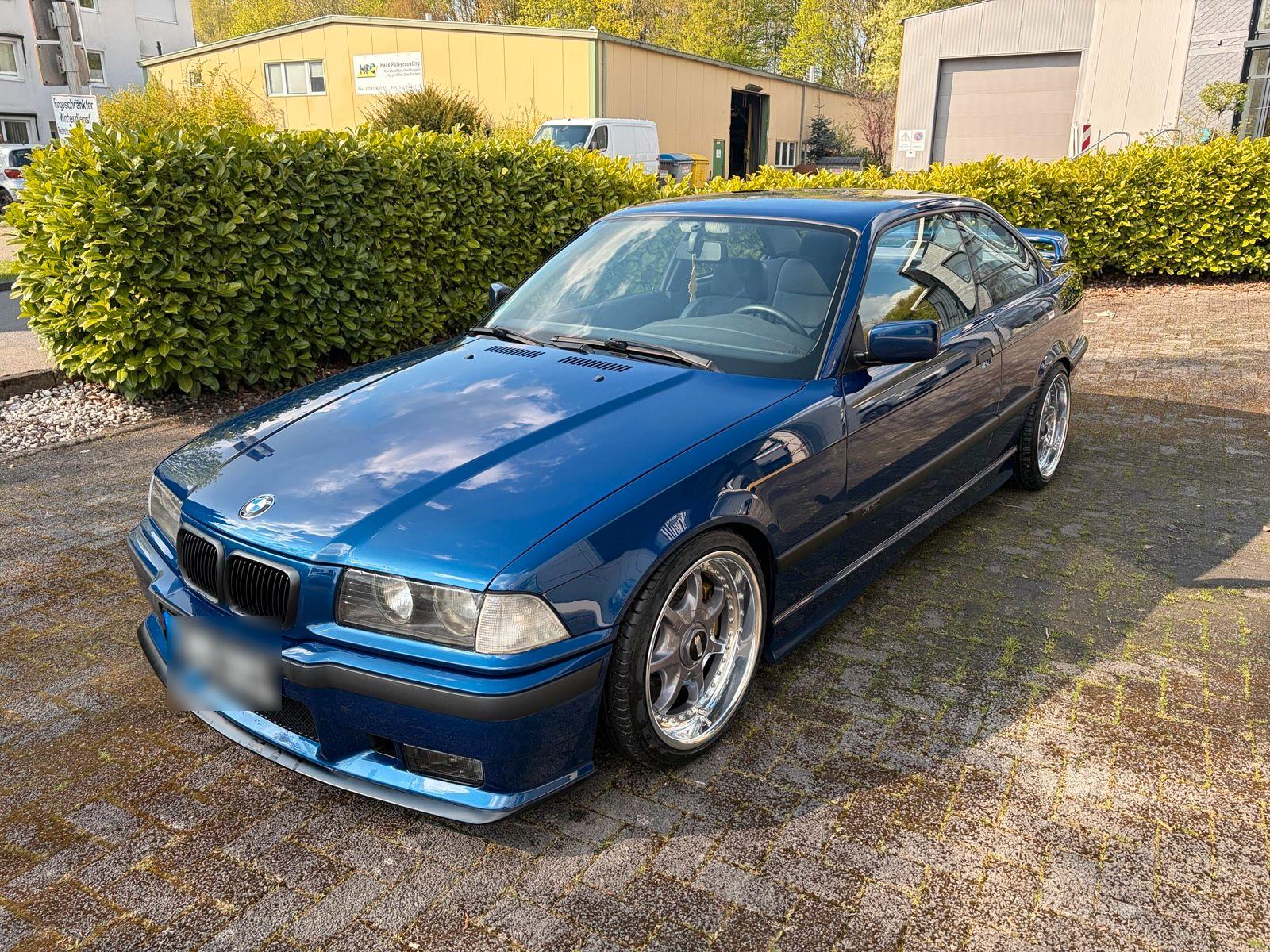 BMW 323