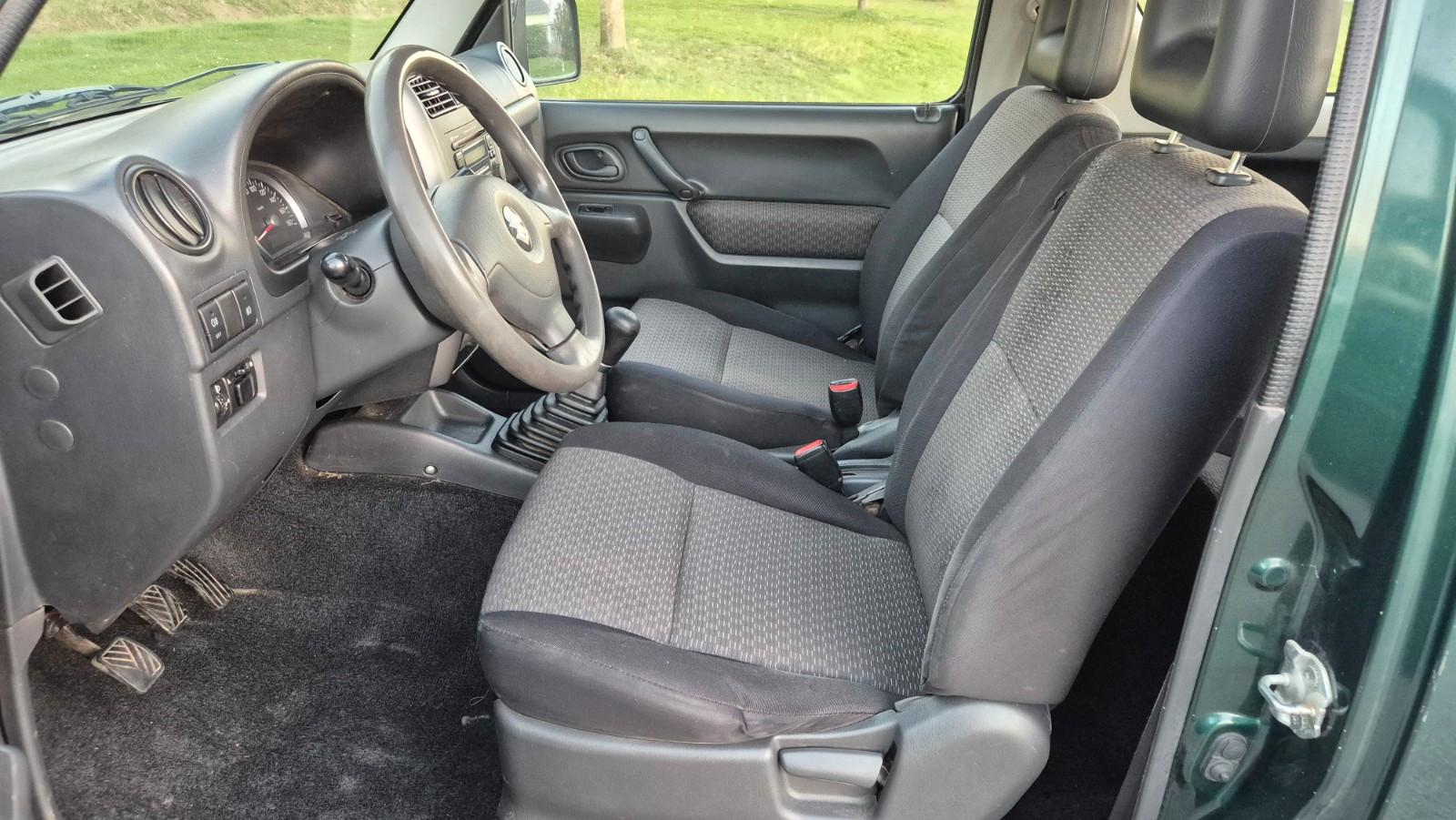 Suzuki Jimny 1.5 DDiS Comfort | 86 ch | BVM | Attelage | Vitres électriques | Rétroviseurs électriques