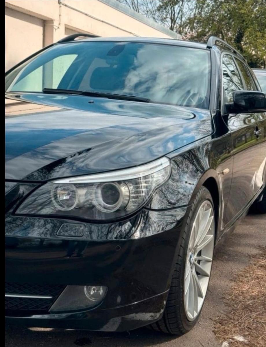BMW 520 2008 — салон