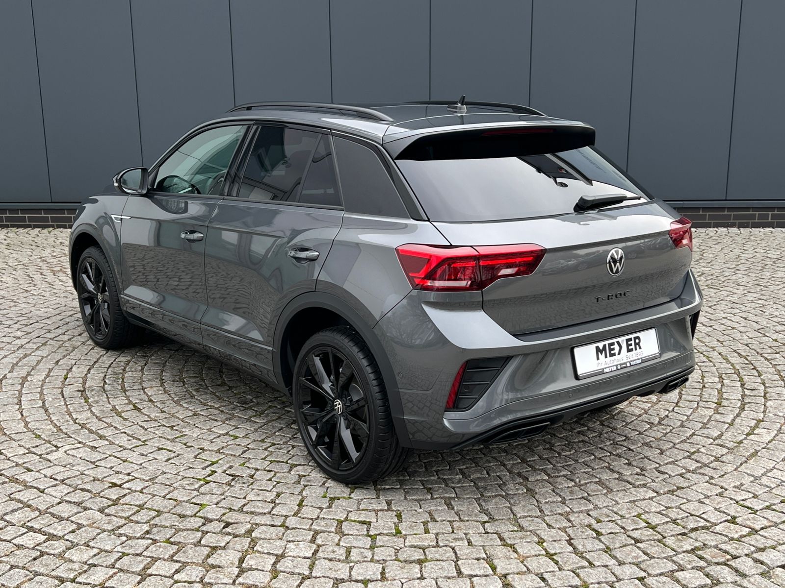 Fahrzeugabbildung Volkswagen T-Roc R-Line 1.5 TSI DSG *Black Style, Pano, 19"