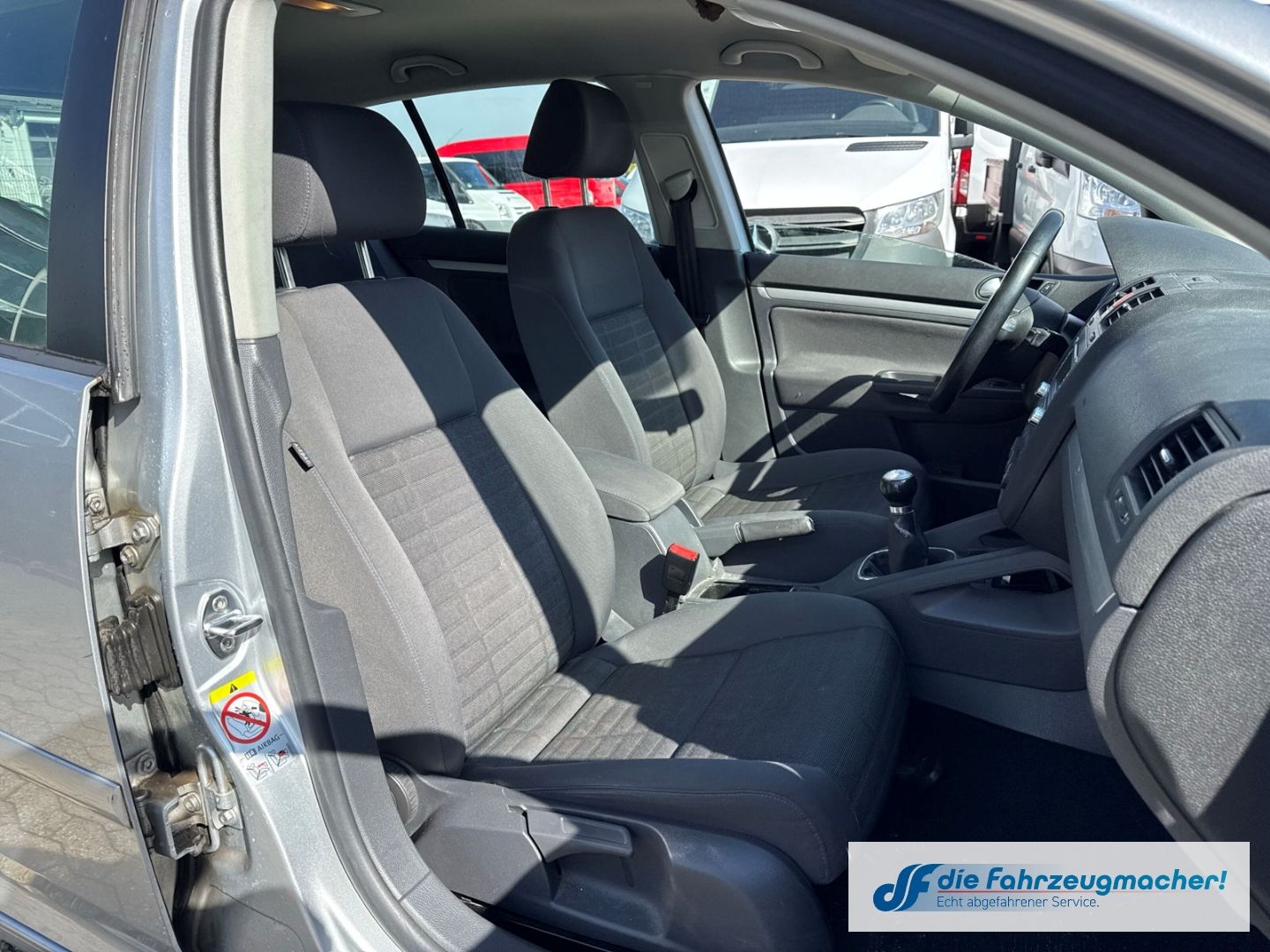 Fahrzeugabbildung Volkswagen Golf V 1,4 Tour ohne Rost Klimaau.  PDC*EXPORT