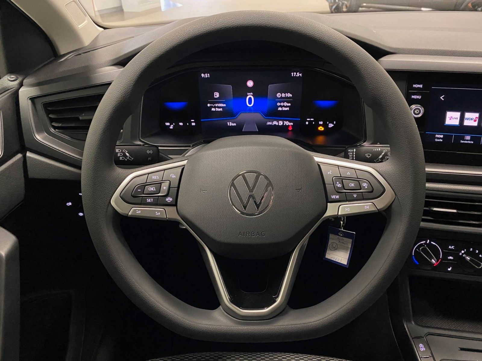 Fahrzeugabbildung Volkswagen Polo 1.0 MPI+SITZHEIZUNG+PARKSENSOREN+AppConnect