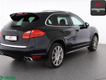 Porsche Cayenne - 5