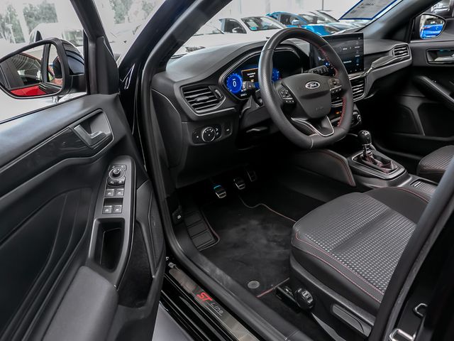 Ford Focus Turnier ST-Line X PANO AHK schwenkbar RFK