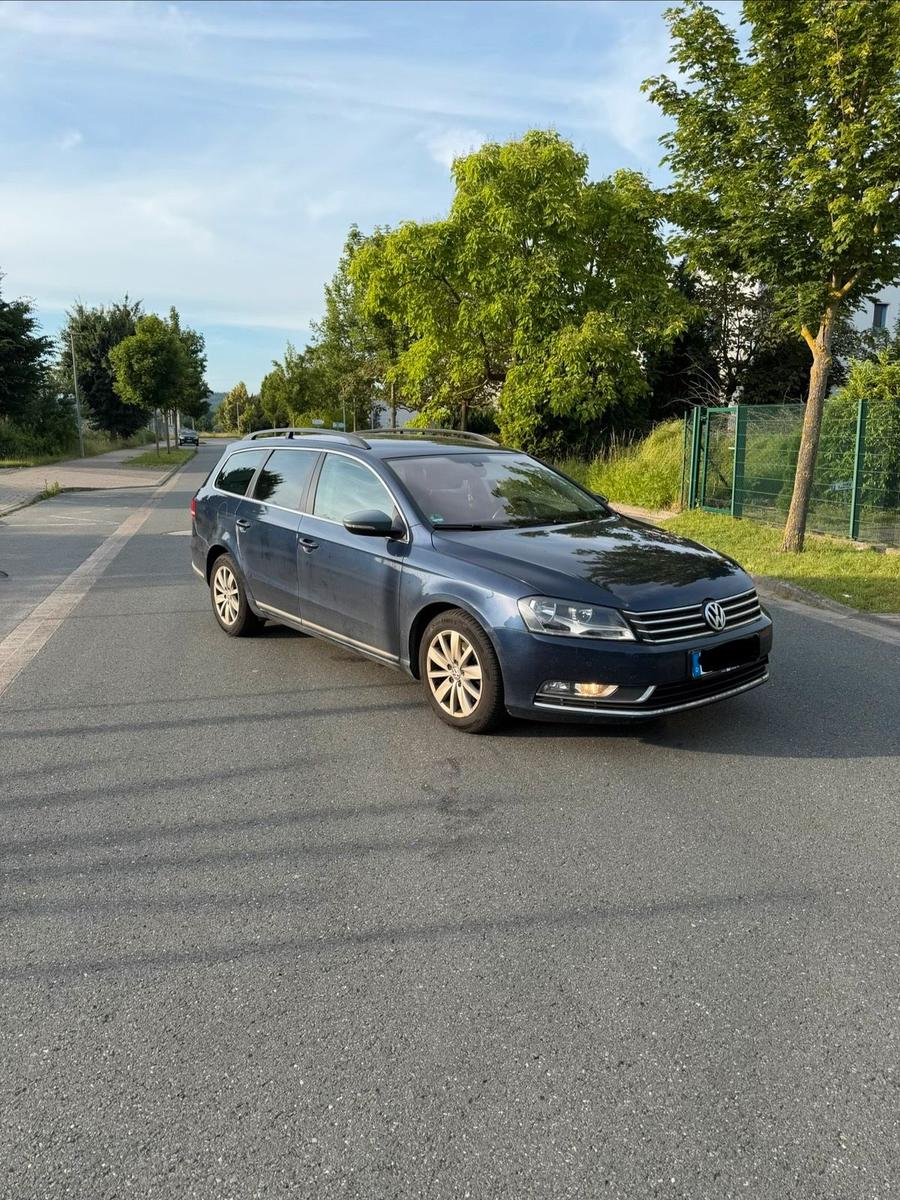 Volkswagen Passat 2014 — rear view