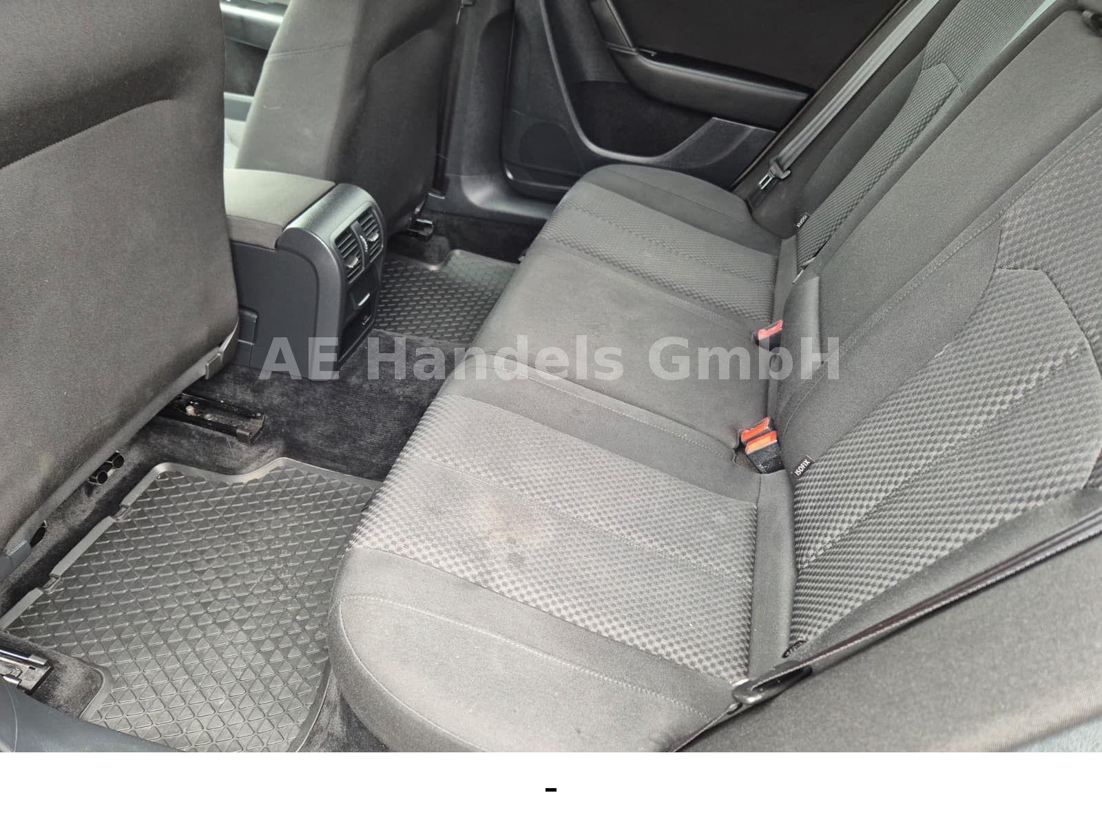 Volkswagen Passat 2012 — photo 19