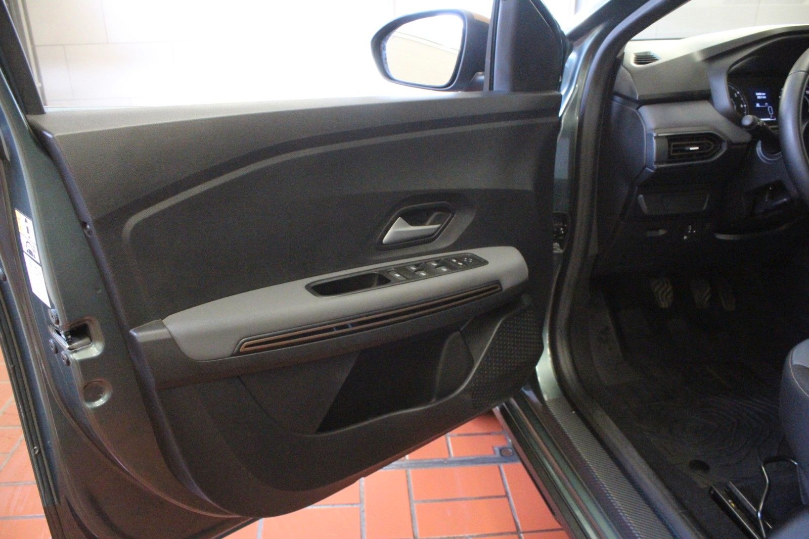 Fahrzeugabbildung Dacia Jogger TCE 110 Extreme+ 5-Sitzer *AHK*