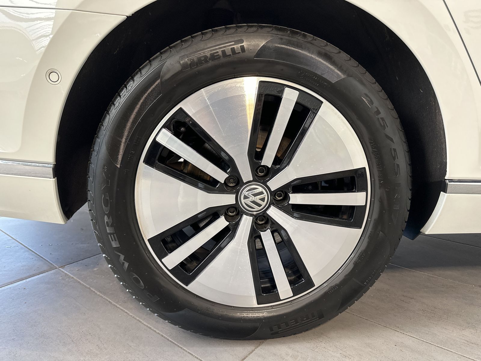 Fahrzeugabbildung Volkswagen Passat Variant 1.4 TSI DSG GTE NAV+LED+AHK+VCOCK