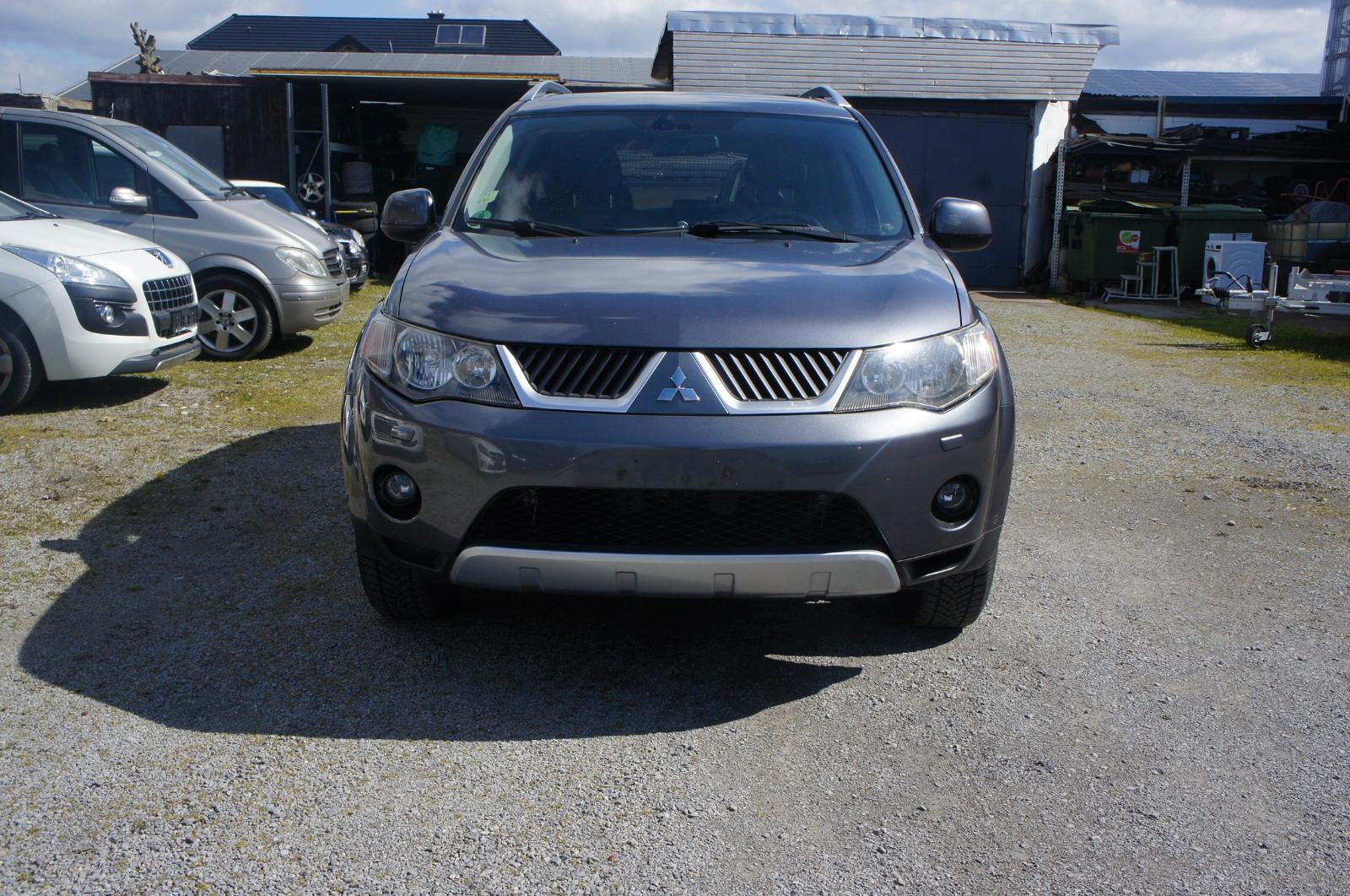 Mitsubishi Outlander 2.4 Instyle 4x4 7-Sitze!!!