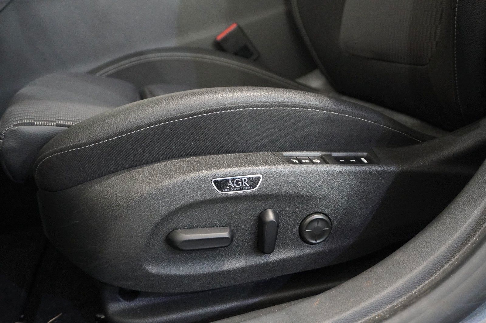 Fahrzeugabbildung Opel Insignia B ST 2.0D ELEGANCE NAVI/LED/KAMERA/DAB+