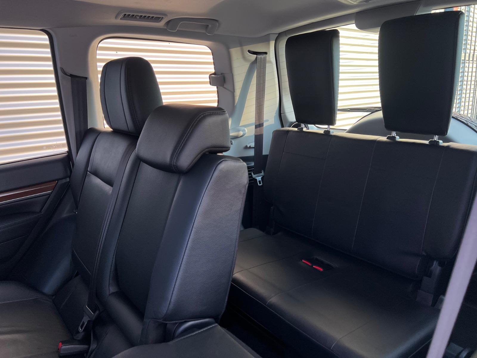 Mitsubishi Pajero 3.2 DI-D 200 ch Instyle 4x4 - 7 places - Cuir - GPS - Toit ouvrant