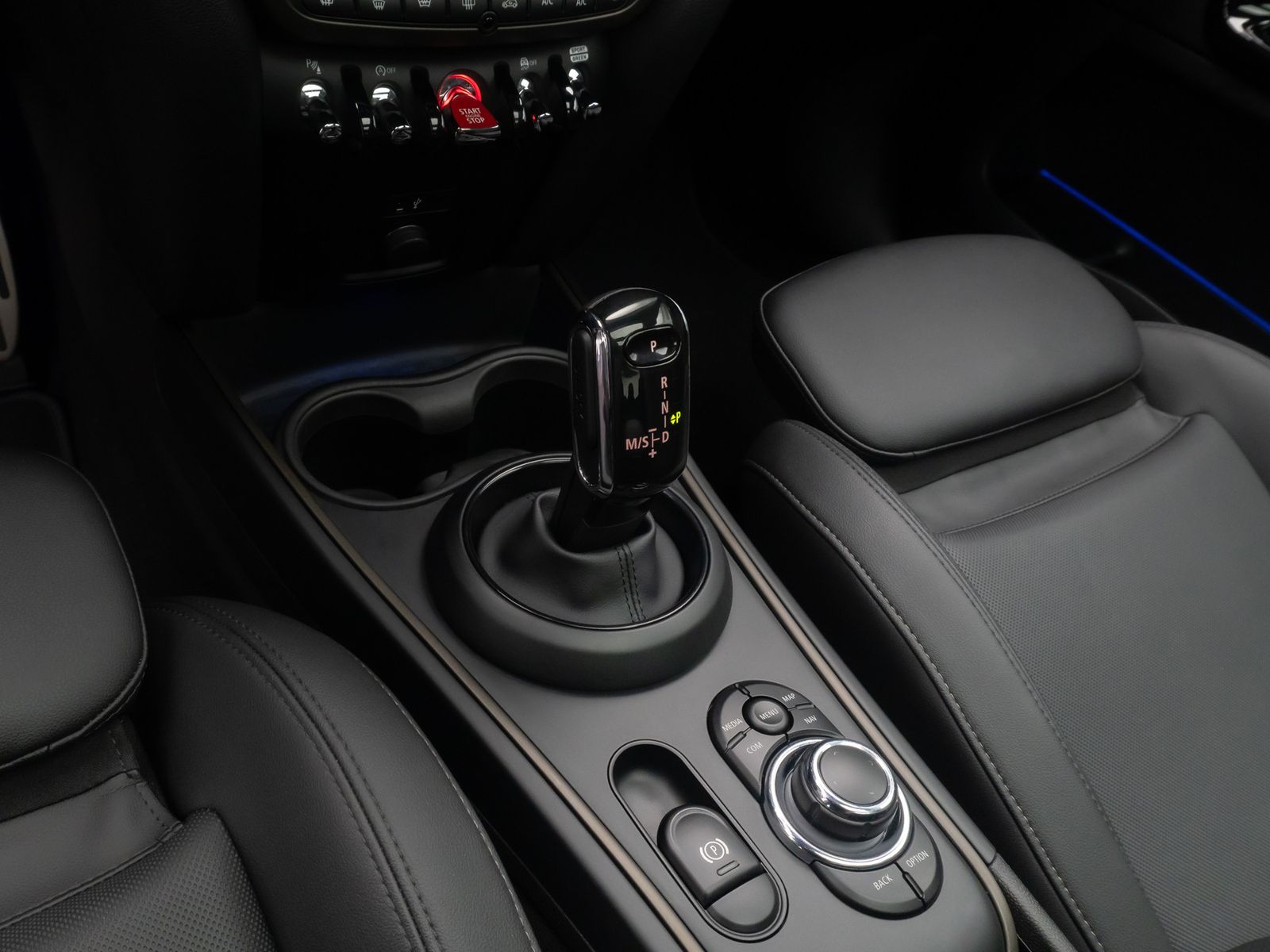 Fahrzeugabbildung MINI John Cooper Works Countryman ALL4 HUD Kamera H/K