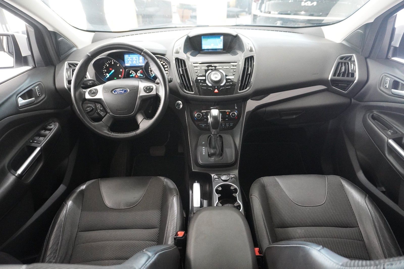 Fahrzeugabbildung Ford Kuga 2.0D INDIVIDUAL 4X4 NAVI/LED/KAMERA/SPORT