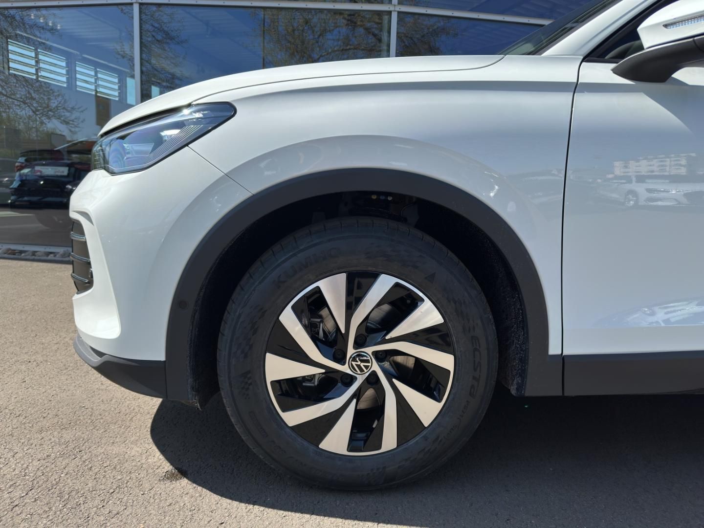 Fahrzeugabbildung Volkswagen Tiguan 1.5 eTSI W Life AHK,HUD,Kamera,LED,Matrix