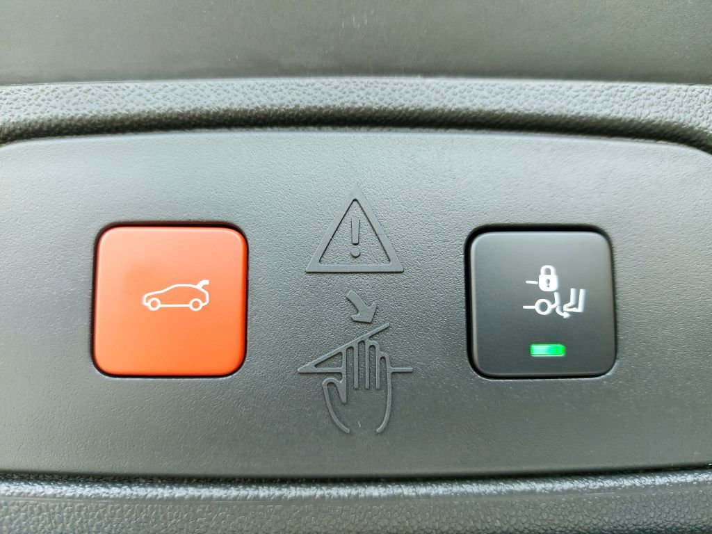 Fahrzeugabbildung Opel Grandland PIH 1.6 AT Ultimate+LED+Sitzheiz+Leder