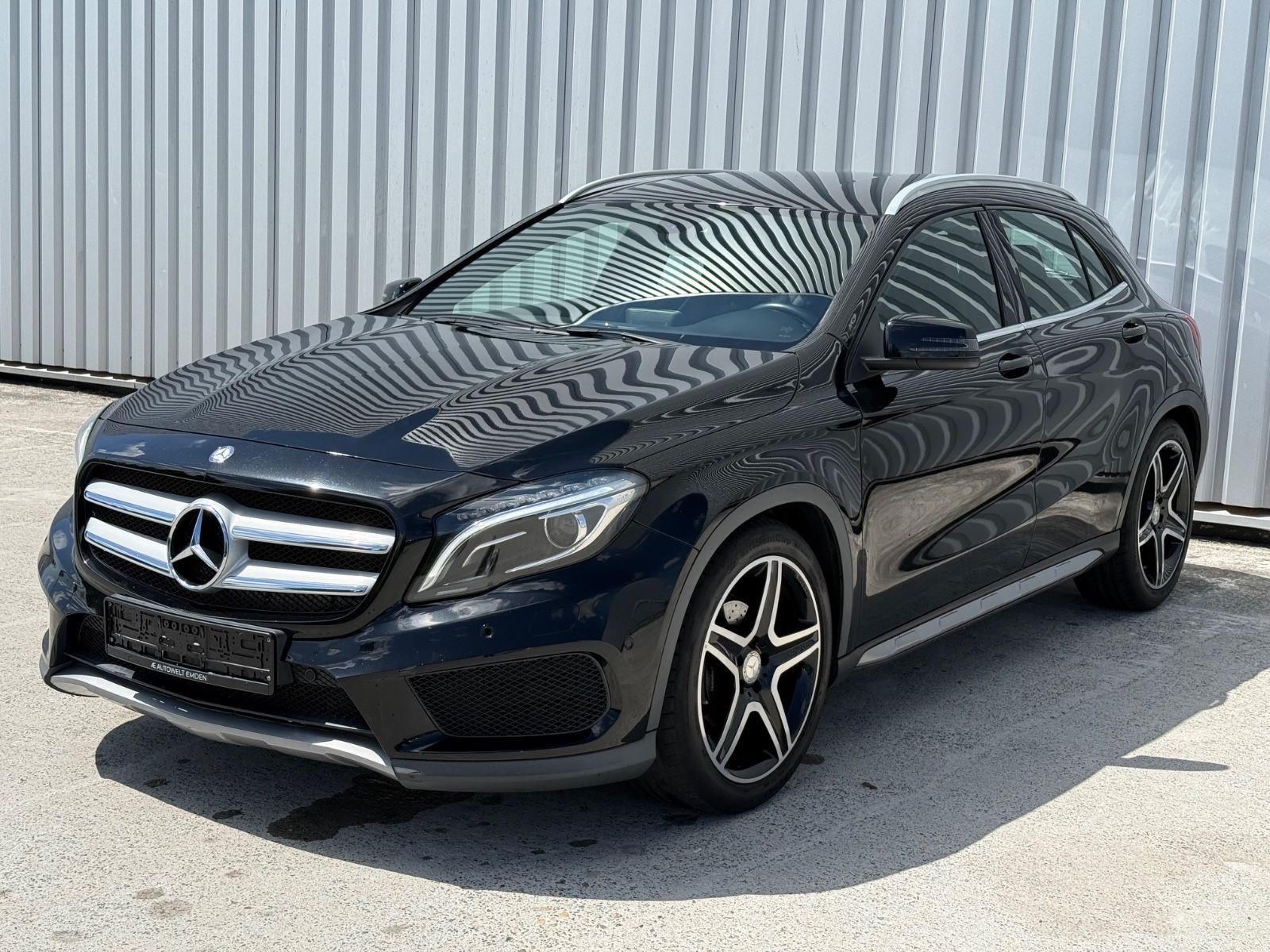 MERCEDES-BENZ GLA 200 AMG Line SHZ/Navi/LM