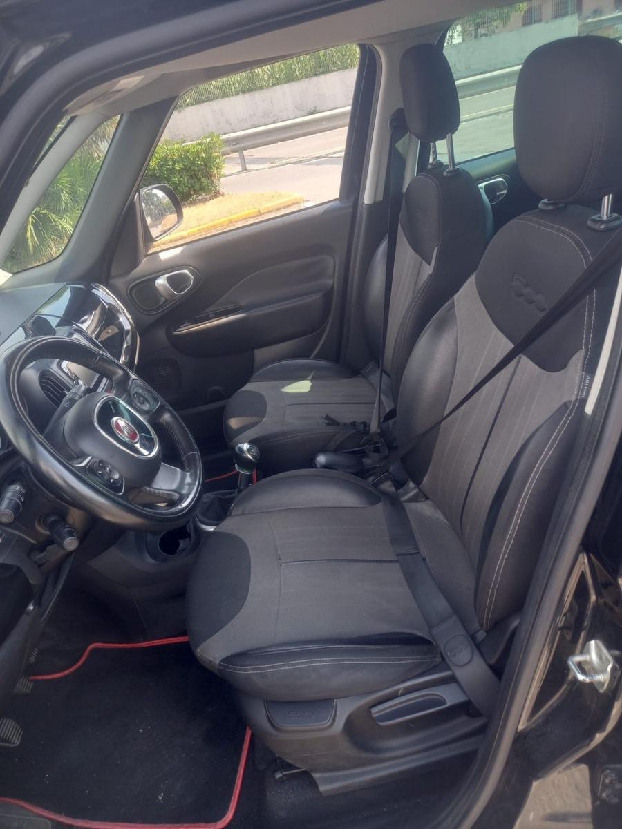 Fiat 500L 2015 — rear view