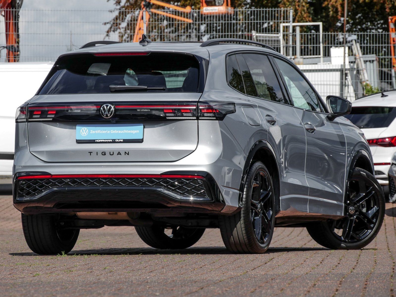 Volkswagen Tiguan 2.0 TDI R-Line BLACK STYLE DSG ACC AHK H& foto 2