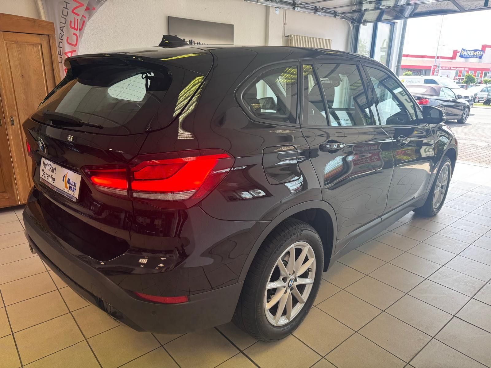 Fahrzeugabbildung BMW X1 Baureihe 18i / NAVI/ SCHECKHEFT / LED /